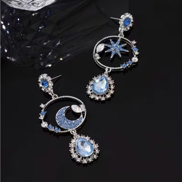 πβNEW Elegant Blue Crystal Celestial Moon Dangle Earrings π - Picture 2 of 9